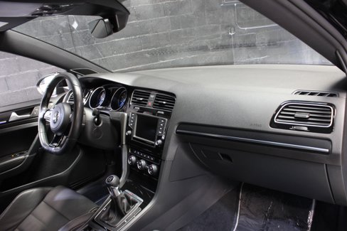 Used 2017 Volkswagen Golf R 4-Door image 38