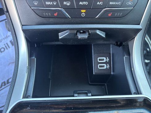 Used 2020 Ford Edge SEL image 24
