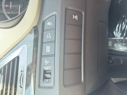 Used 2017 Hyundai Santa Fe SE image 21