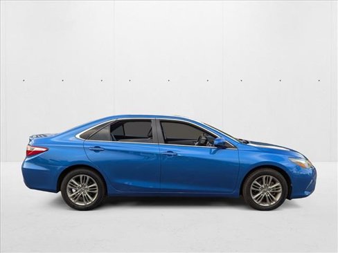 Used 2017 Toyota Camry SE image 4