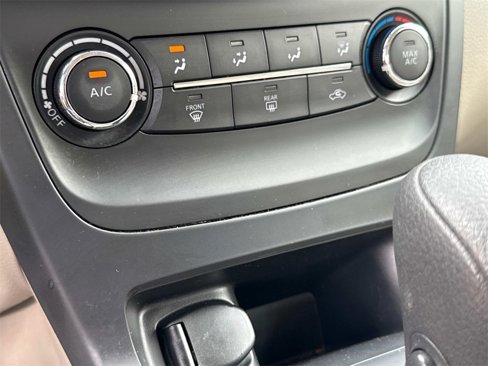 Used 2017 Nissan Sentra S image 5