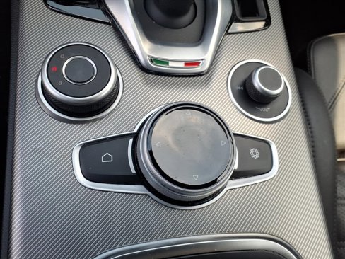 Used 2022 Alfa Romeo Stelvio Veloce image 25