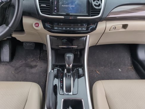 Used 2017 Honda Accord EX-L image 18