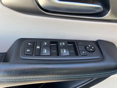 Used 2021 Chrysler Pacifica Touring w/ Cold Weather Group image 15