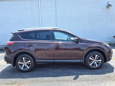 Used 2018 Toyota RAV4 XLE image 2