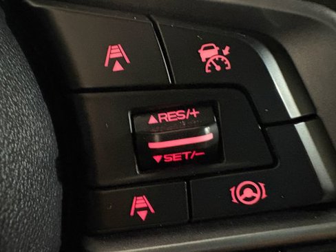Used 2021 Subaru Crosstrek 2.0i Premium w/ Moonroof Package image 17