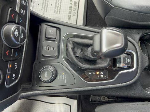 Used 2019 Jeep Cherokee Limited w/ Luxury Group image 25