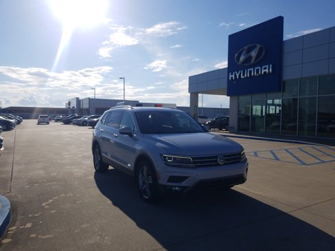 Used 2018 Volkswagen Tiguan SEL Premium image 1