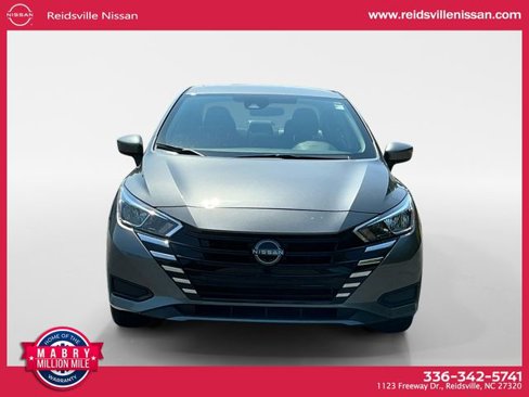 Used 2023 Nissan Versa SV image 9