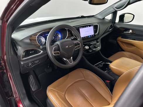 Used 2023 Chrysler Pacifica Pinnacle image 9