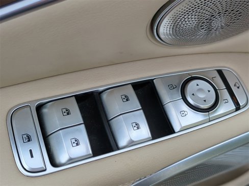 Used 2019 Kia K900 Luxury image 11