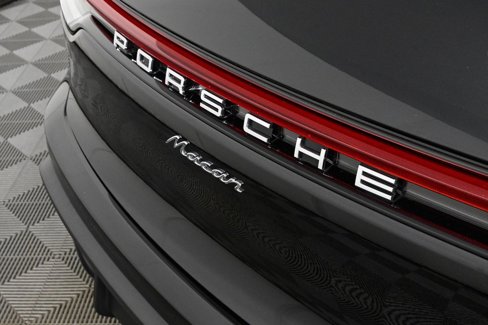 Certified 2025 Porsche Macan image 36