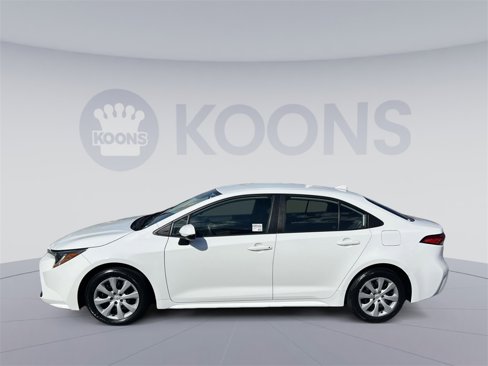 Used 2022 Toyota Corolla LE image 2