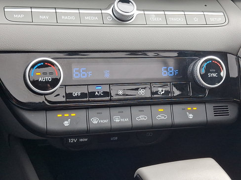 Used 2025 Hyundai Elantra SEL image 16