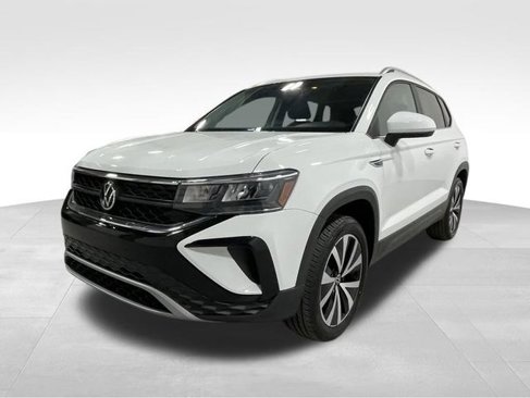Certified 2022 Volkswagen Taos SE image 4