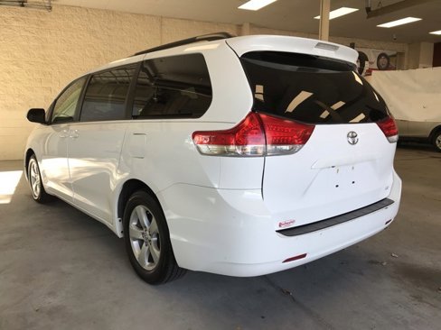 Used 2014 Toyota Sienna LE image 7