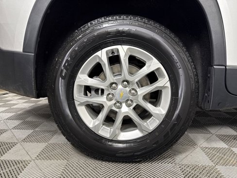 Used 2021 Chevrolet Traverse LT image 16