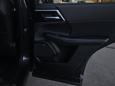 New 2025 Mitsubishi Outlander SE image 20