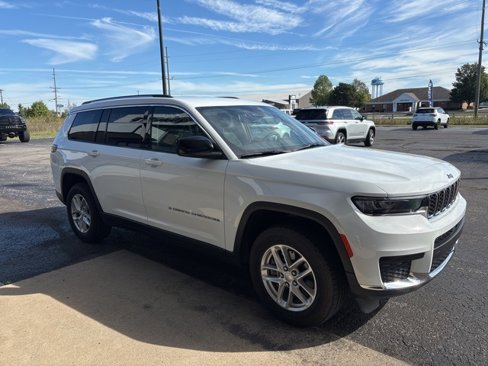 Used 2023 Jeep Grand Cherokee L Laredo image 8