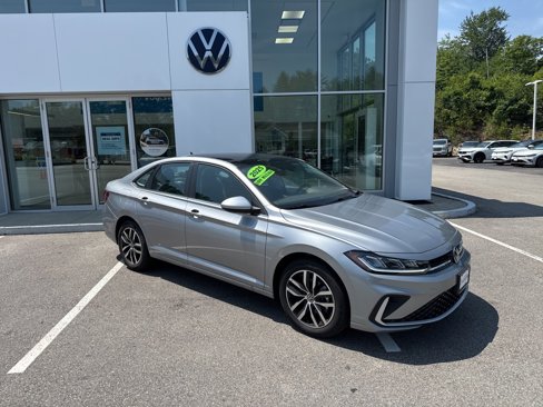 Used 2025 Volkswagen Jetta SE image 13