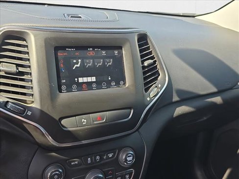 Used 2020 Jeep Cherokee Latitude image 12