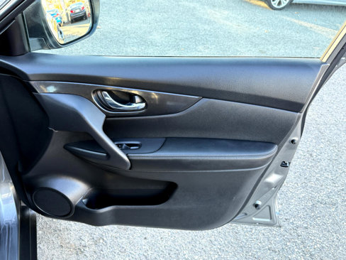 Used 2017 Nissan Rogue S image 45
