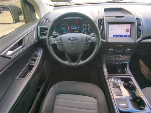 Used 2020 Ford Edge SE image 18