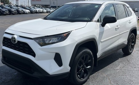 Used 2022 Toyota RAV4 LE image 4