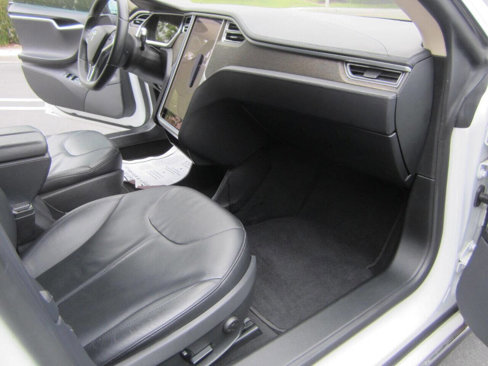 Used 2013 Tesla Model S Long Range image 17
