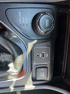 Used 2019 Jeep Cherokee Limited w/ Luxury Group image 23