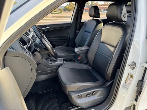 Used 2021 Volkswagen Tiguan SE R-Line image 4