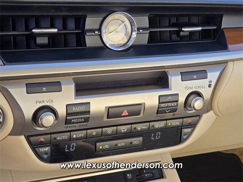 Used 2014 Lexus ES 300h image 26