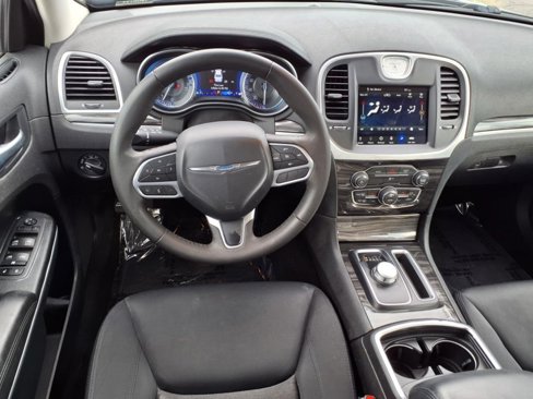 Used 2022 Chrysler 300 Touring image 9
