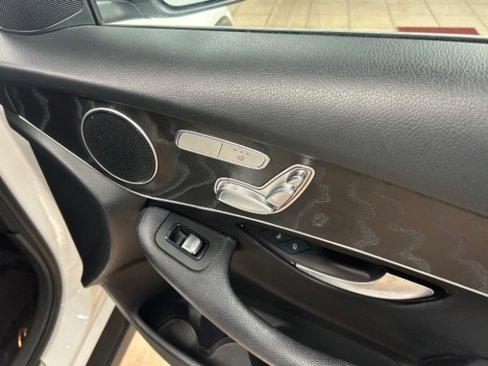 Used 2018 Mercedes-Benz GLC 300 4MATIC image 8