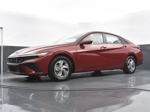 Certified 2025 Hyundai Elantra SE image 26