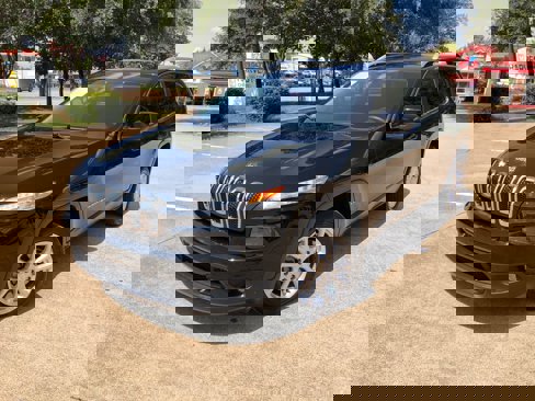 Used 2018 Jeep Cherokee Latitude Plus image 1