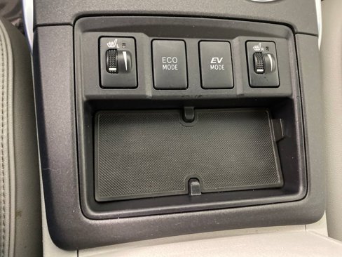 Used 2016 Toyota Camry XLE image 18