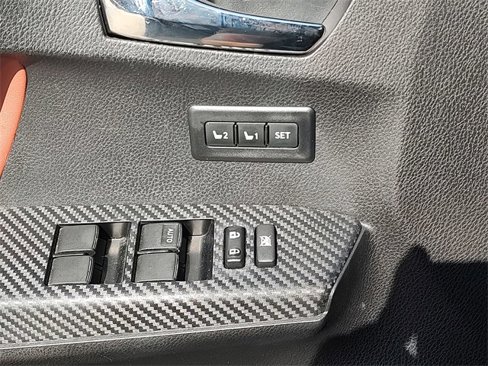 Used 2015 Toyota RAV4 Limited image 28