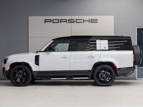 Used 2023 Land Rover Defender 130 X-Dynamic SE image 2