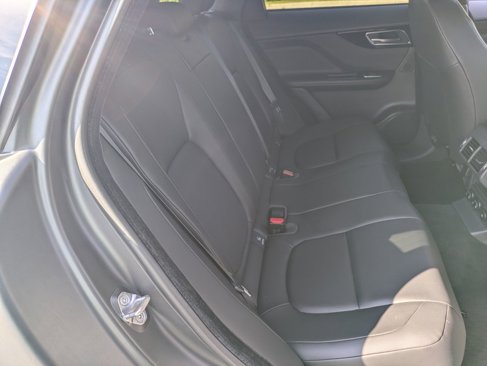 Used 2020 Jaguar F-PACE Premium image 28