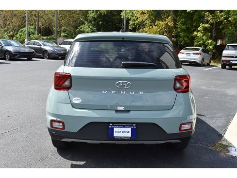 New 2025 Hyundai Venue SE image 4