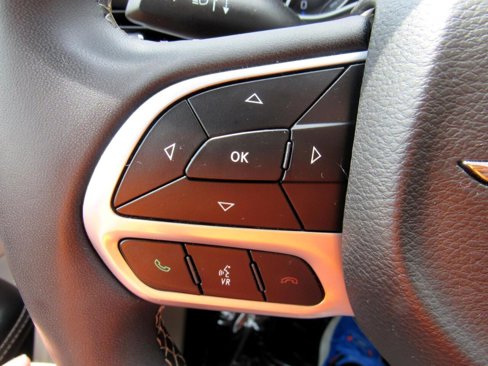 Used 2022 Chrysler Voyager LX image 18