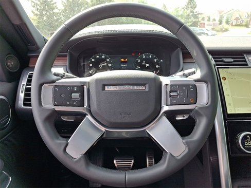 Used 2024 Land Rover Discovery Dynamic SE image 18
