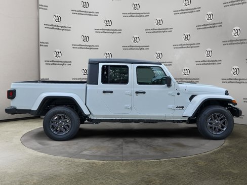 New 2025 Jeep Gladiator Sport image 6