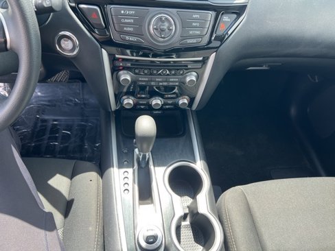Used 2020 Nissan Pathfinder S image 11