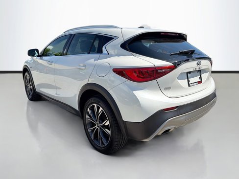 Used 2018 INFINITI QX30 Premium w/ Cargo Package image 6