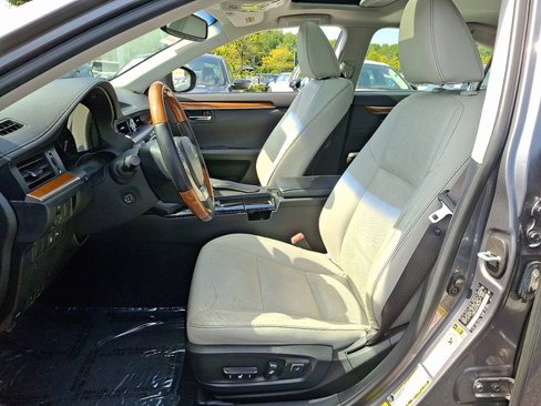 Used 2015 Lexus ES 300h image 14