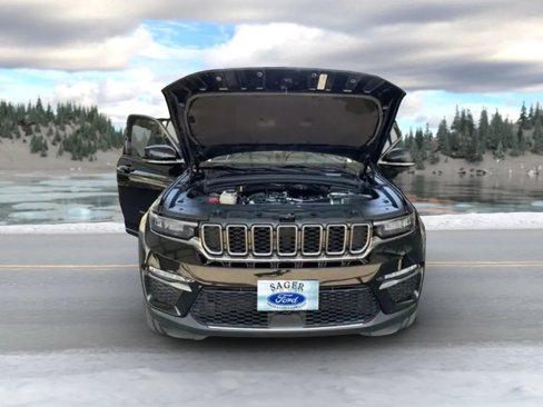 Used 2023 Jeep Grand Cherokee Limited image 32