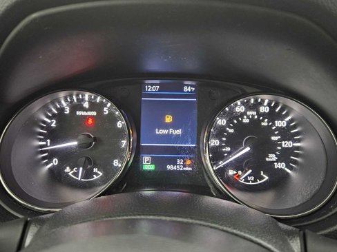 Used 2018 Nissan Rogue SV image 16