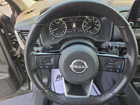 Used 2023 Nissan Rogue SV image 17